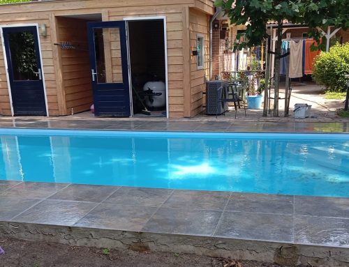 Aanleg zwembadranden met keramische tegels in Ermelo